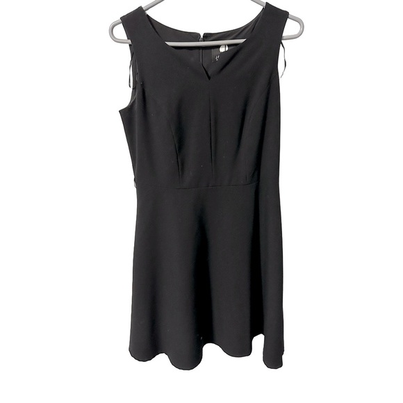 Jessica Black Sleeveless Dress - Picture 2 of 2